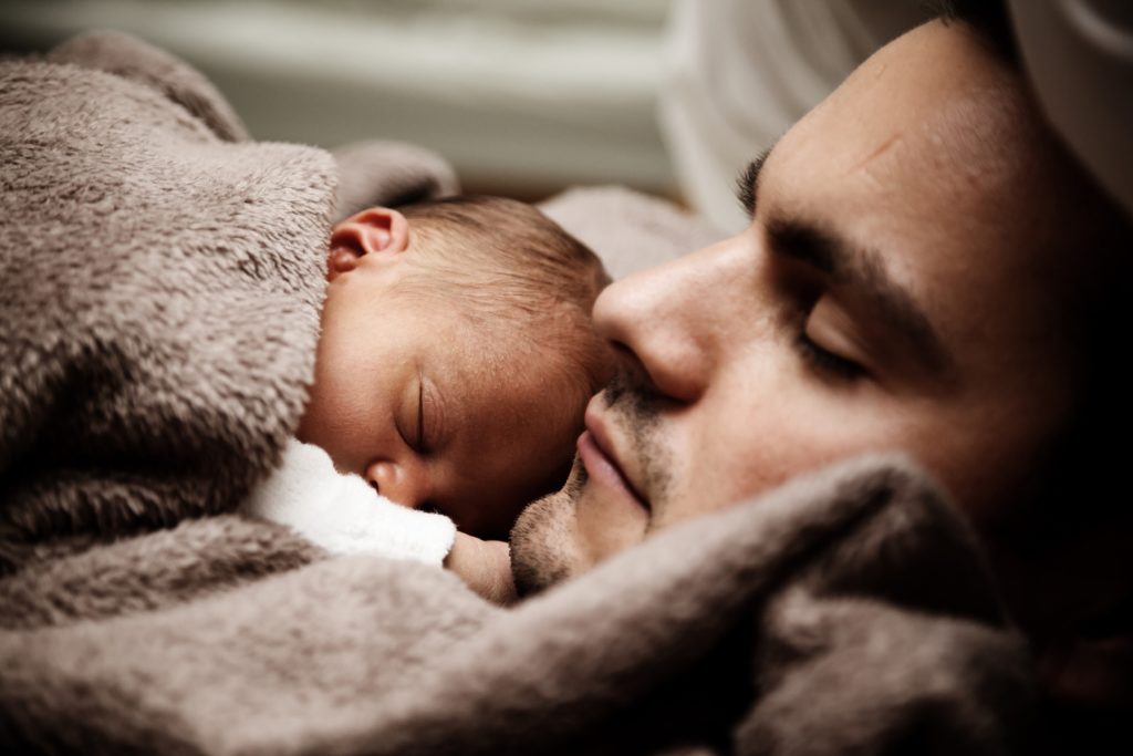 Peau à peau avec bébé
