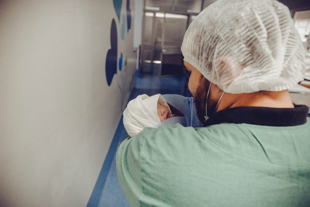 Quels sont les droits du second parent en cas de naissance prématurée ?