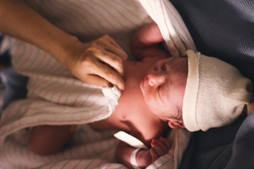 Quelles sont les caractéristiques du développement d'un bébé prématuré ?