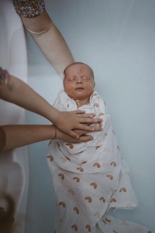 Quelle est la différence entre le bain enveloppé et le thalasso bain bébé ?