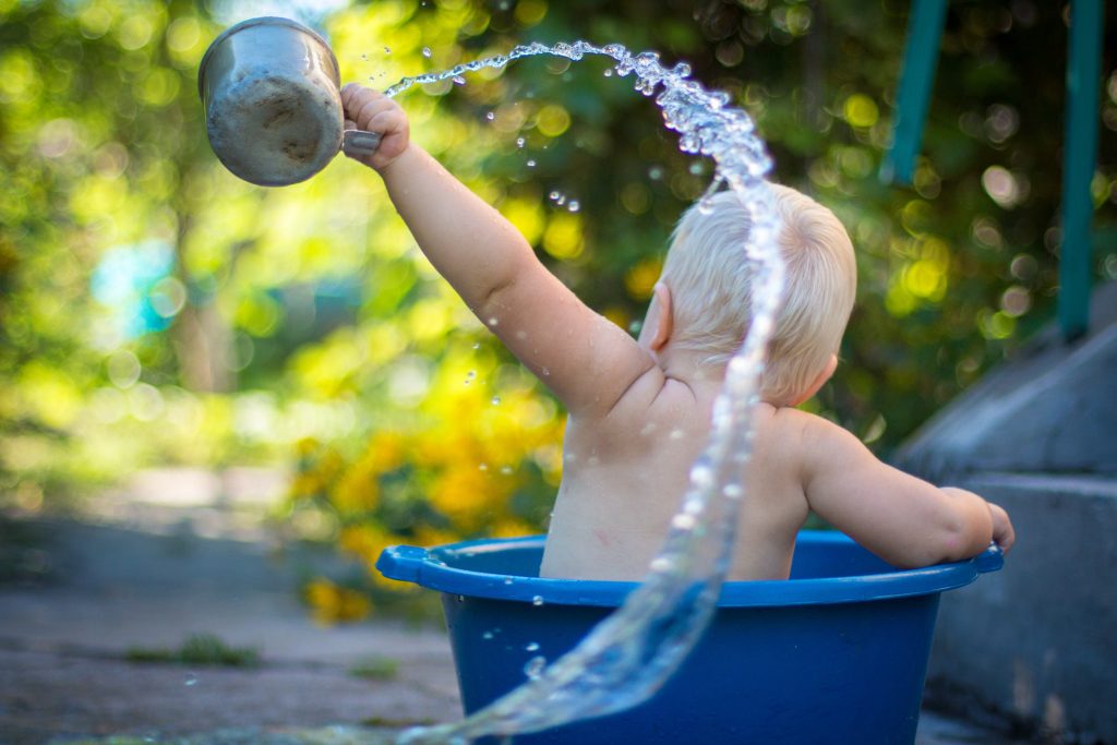 Comment gérer la chaleur avec un nourrisson et éviter le coup de chaud ?