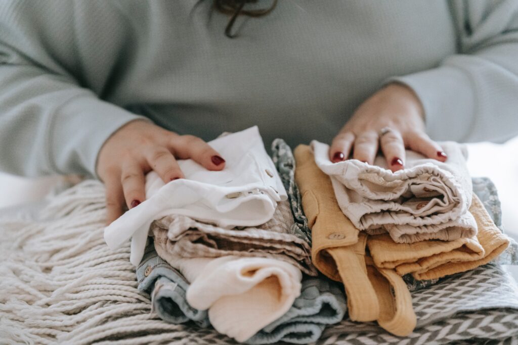 Pourquoi se tourner vers la location de vêtements pour bébé ?