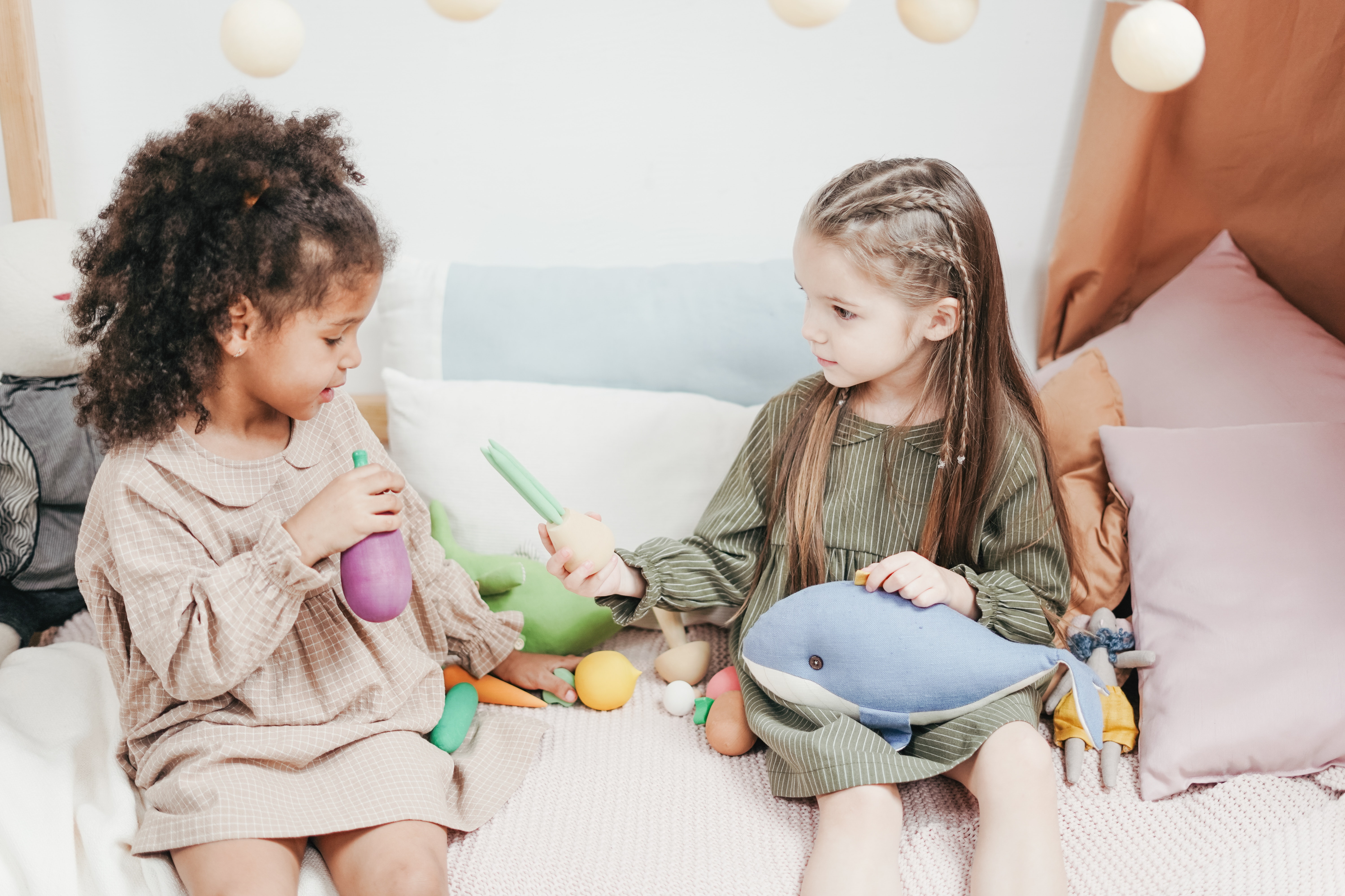 Comment les enfants choisissent-ils leurs premiers copains ?